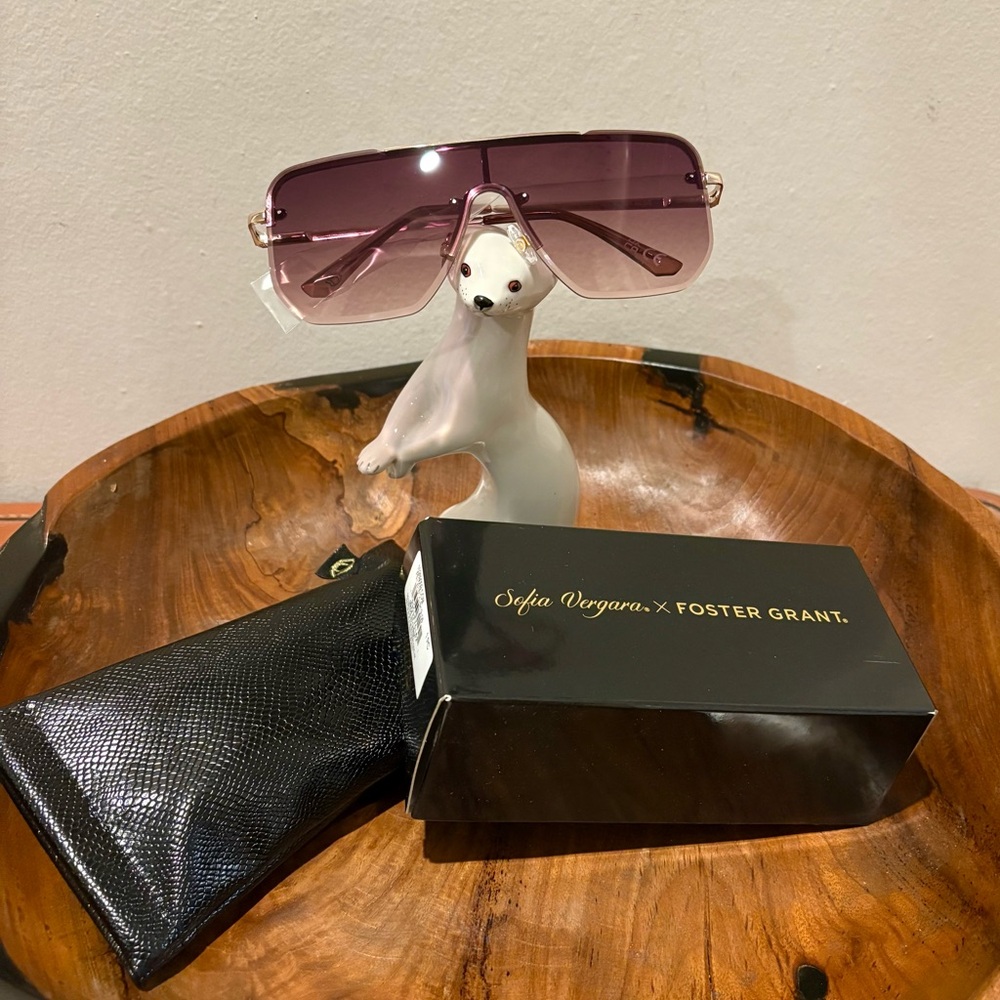 Foster Grant Serious Shield Sofia Vergara Limited Edition Sunglasses NWT Trendy